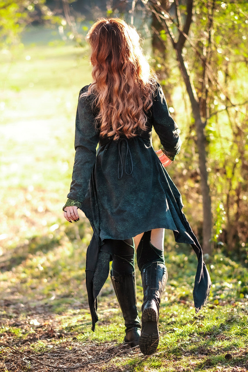 Spellcaster Tailcoat in green, model walking away into the woods